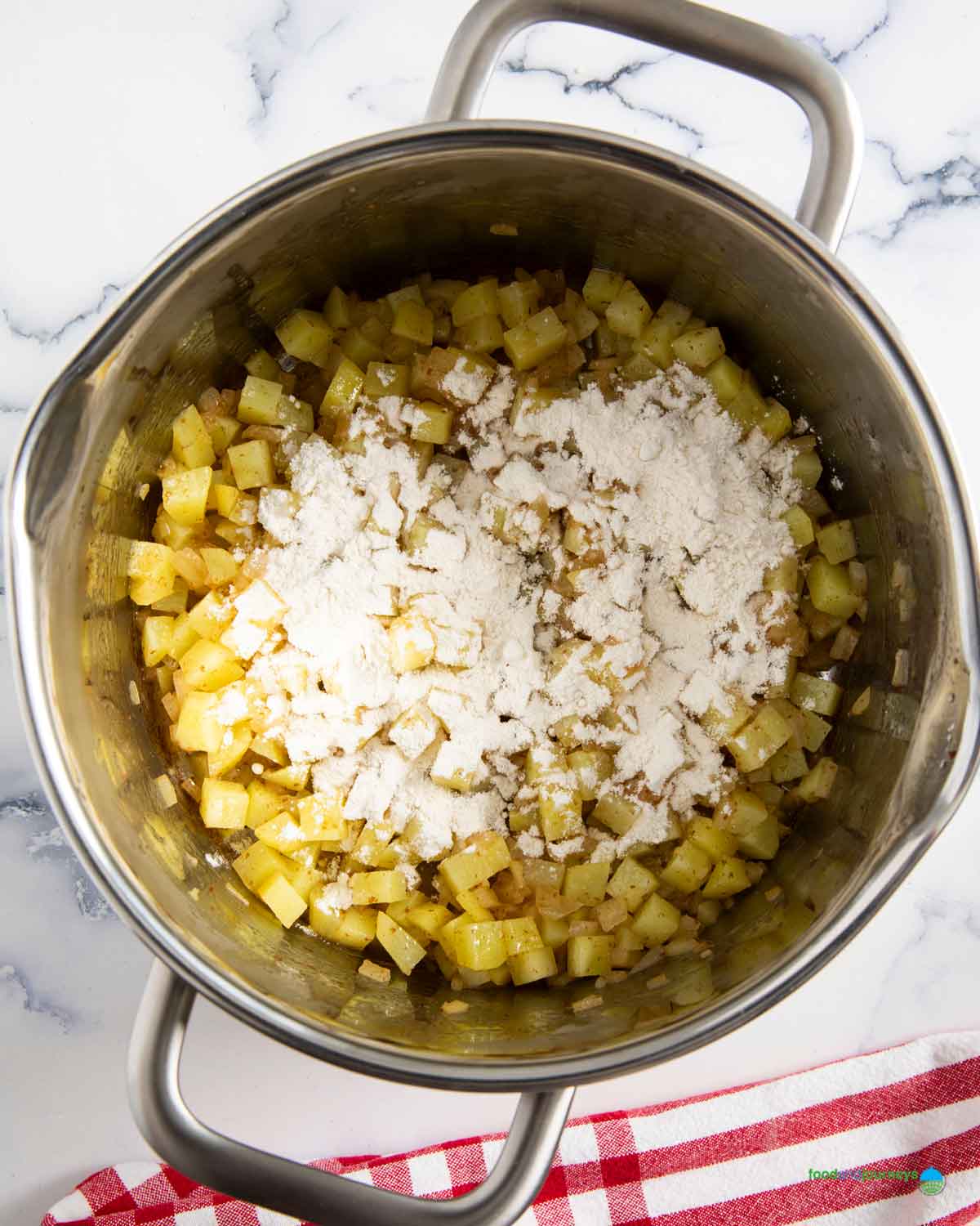 Flour added to the potatoes to thicken the classic pea soup from Germany.