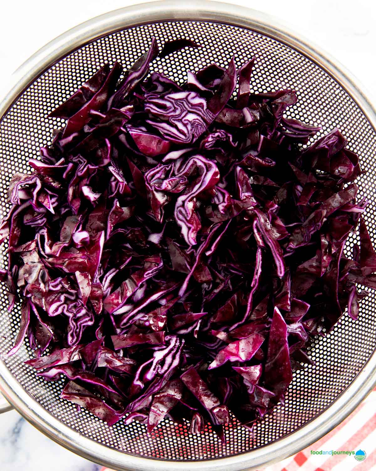 The red cabbage is chopped into small pieces, to make it easier for braising.